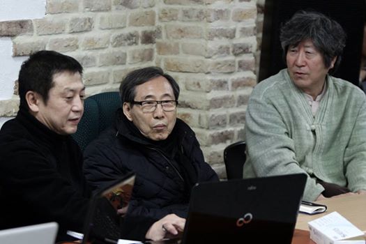 왼쪽부터 김수진 연출가, 함세웅 신부, 임진택 예술감독