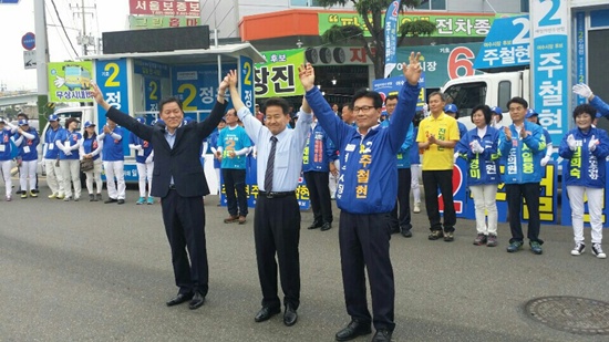 정동영 의원이 주철현 새정치민주연합 여수시장 후보를 위해 지원에 나섰습니다.