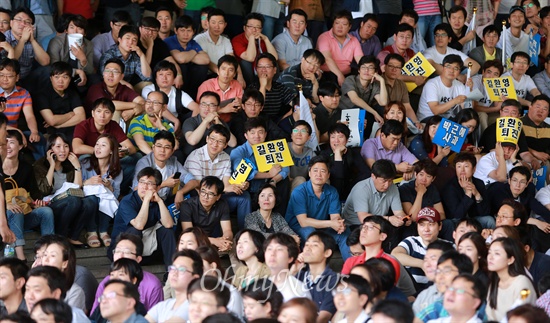 5일 오후 여의도 KBS본관에서 길환영 사장 해임안을 처리하는 이사회가 열릴 예정인 가운데, KBS노조와 언론노조KBS본부 조합원들이 '박근혜 사과' '길환영 해임'을 촉구하는 연대집회를 열고 있다.