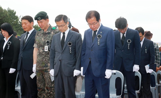  제59회 현충일 추념식이 6일 오전 창원충혼탑에서 거행됐다.