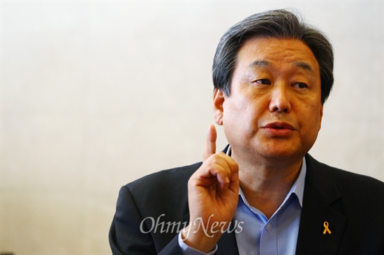 차기 당권에 도전한 김무성 새누리당 의원이 9일 오후 서울 여의도 한 카페에서 열린 기자간담회에서 발언하고 있다. 