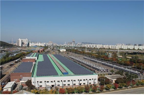 서울 강남구 수서차량기지에 설치된 태양광 발전소. <자료사진>