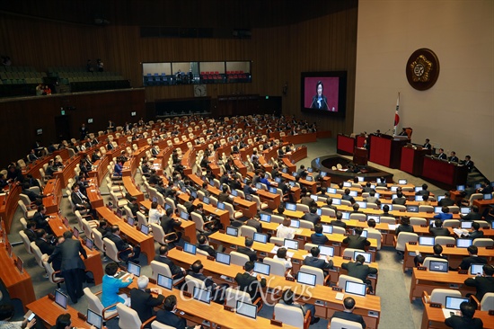 박영선 새정치민주연합 원내대표가 6월 12일 오전 국회 본회의에서 교섭단체 대표연설을 하고 있다. (자료사진)