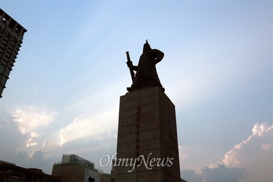 서울 광화문광장 이순신동상.