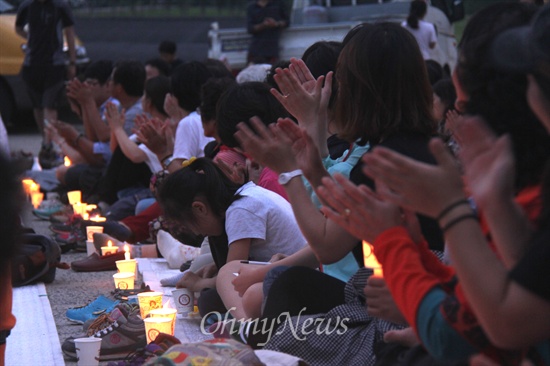 지난 11일 밀양 송전탑 반대 움막농성장 강제 철거 행정대집행이 있은 뒤, 처음으로 14일 저녁 밀양 단장면 용회마을에서는 150번째 촛불문화제가 열렸다.