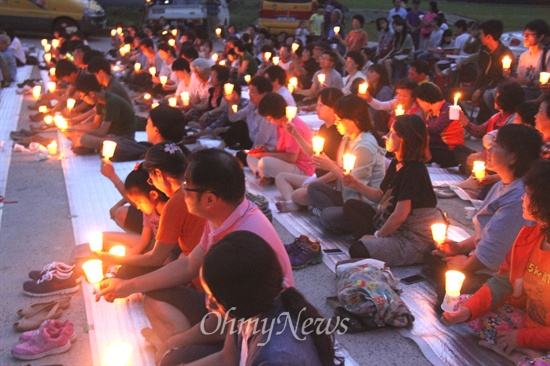 지난 11일 밀양 송전탑 반대 움막농성장 강제 철거 행정대집행이 있은 뒤, 처음으로 14일 저녁 밀양 단장면 용회마을에서는 150번째 촛불문화제가 열렸다.
