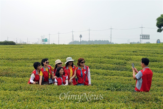 광명시 거주 북한이탈주민들이 제주도에서 문화체험행사를 하면서 즐거운 한 때를 보냈다.