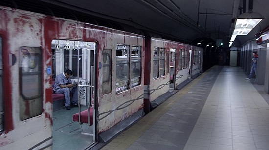  다큐멘터리 영화 <블랙딜>에 등장한 아르헨티나에서 실제로 운행되고 있는 노쇄한 열차.