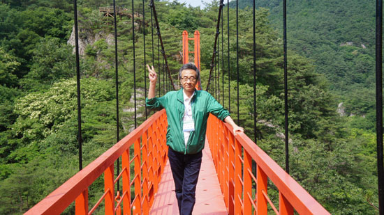가파른 길이 없는 순창 강천산 군립공원은 누구나 산책삼아 걸을만한 순창군의 정원이다.