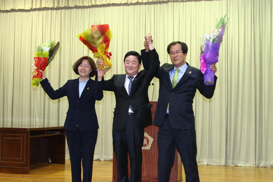 

왼쪽 김유임 의원, 가운데 강득구 의원, 오른쪽 김현삼 의원