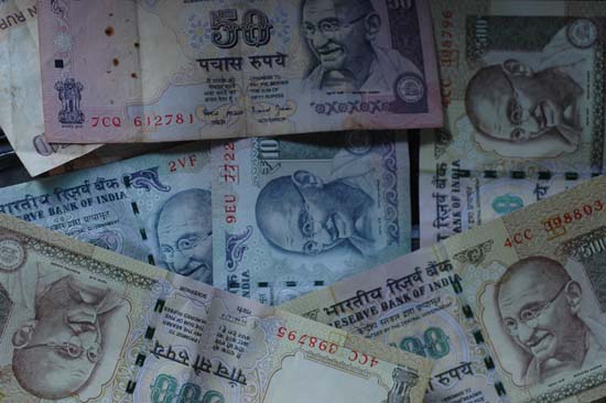 델리에서 사흘 동안 머물면서 한국 돈으로 따지자면 큰 돈이라 할수 없지만 마하트마 간디가 새겨진 인도 화폐 루피를 펑펑 써댔다. 