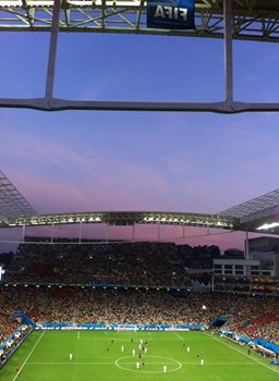경기가 열린 상파울루 코린치앙스 경기장의 전경 코린치앙스 팀의 홈구장은 푸른 하늘로 열린, 매우 시원스런 경기장이었고, 오늘 총 6만여명의 관중이 경기장에 함께 했다. 