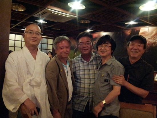왼쪽부터 한지원 보련산한국사 주지스님, 최돈선시인, 박훈변호사,  김주대시인, 박종덕