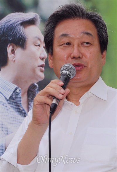 7·14 전당대회 출마를 선언한 김무성 새누리당 의원이 지난 6월 30일 오후 서울 여의도 국회 의원동산에서 열린 '미래로 현장투어'에서 인사말을 하고 있다.