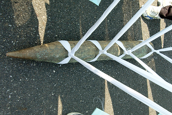 두 번째로 제거된 쇠말뚝. 첫 번재로 발견된 쇠말둑 보다는 조금 가벼운 크기였습니다.