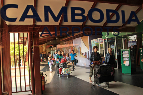 작년 한해 480만명의 외국인 관광객들이 캄보디아를 찾았다. 전체 순위로는 베트남, 중국에 이어 한국인이 42만여명으로 3위다. (포첸통 국제공항)