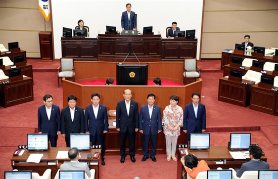  경남도의회는 8일 임시회를 열어 7명의 상임위원장을 선출했다.