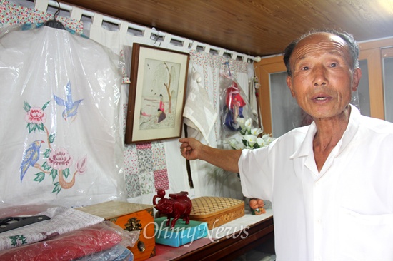  경남 사천 용현면 신복리에 있는 '박연묵 교육박물관'에는 1960년대 당시 풍경을 수놓은 수예 등이 진열되어 있다.