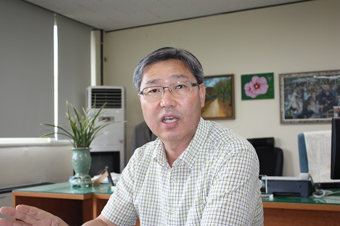 서울시 보건환경연구원 전재식 부장은 라돈은 모(母)핵종인 방사능 물질 우라늄에서 붕괴돼 파생된 6번째 생성물질이라고 설명했다.