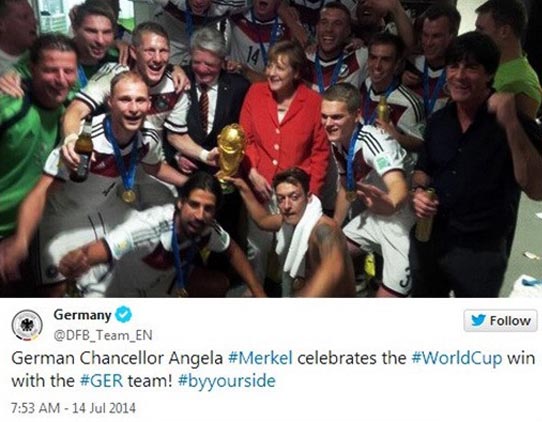  앙겔라 메르켈 독일 총리의 라커룸 방문을 소개하는 독일축구협회 공식 트위터 갈무리.