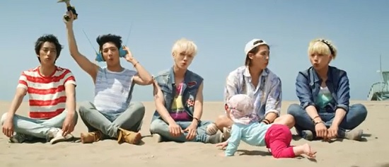  그룹 B1A4의 'SOLO DAY'(솔로데이) 뮤직비디오 캡쳐.