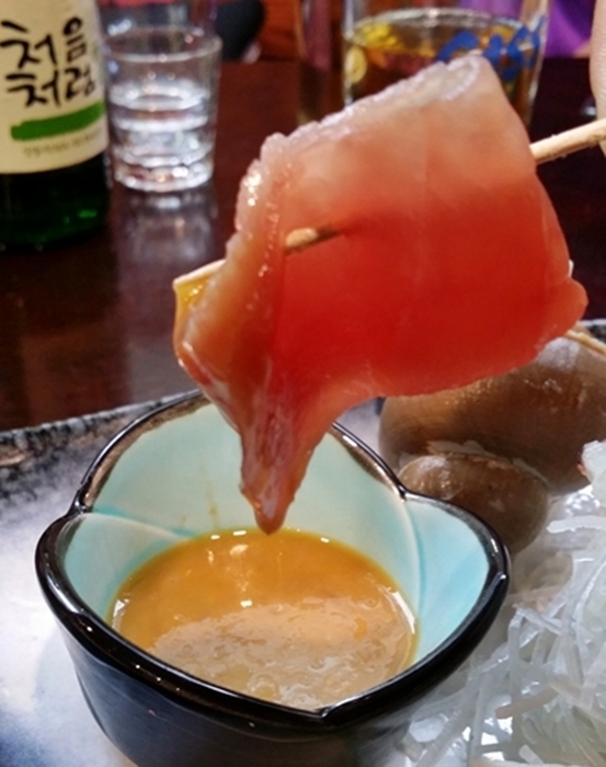 일본 3대 진미중 하나인 해삼창자젓에 살짝 찍어 먹는 다양한 회 맛은 가히 일품이다.
