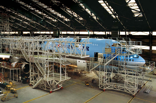 MRO(=항공기정비산업)이 차세대 항공산업의 핵심 산업으로 부각하고 있다. 사진은 (주)대한항공 항공우주사업본부의 항공기 정비 모습.