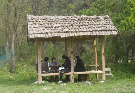 대안교육은 교사,학부모,학생이 수평적인 관계에서 교육과정을 논의하고 결정한다.