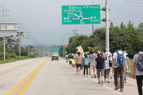 20일, 세월호 십자가 순례단은 전북 고창에 도착했다. 순례단은 7월 말에 진도 팽목항에 도착할 예정이다.