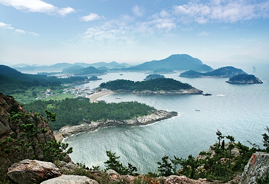 삼도귀범. 섬 주민들의 소망, 즉 만선을 이룬 돛배가 깃발을 휘날리며 돌아온다고 해서 붙여졌다 한다.
