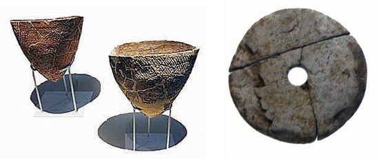 신석기 시대를 상징하는 유물 중 하나인 빗살무늬토기(왼쪽 사진)와 가락바퀴(대구박물관 전시물 촬영 사진)