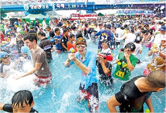  내달 1∼7일 전남 장흥군 장흥읍에서 ‘제 7회 정남진 장흥 물축제’가 열린다. 