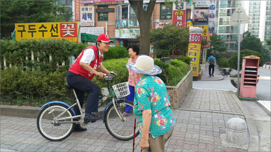7.30 대덕구 국회의원 보궐선거 새누리당 정용기 후보가 남은 이틀 동안 '자전거 유세'를 시작했다.