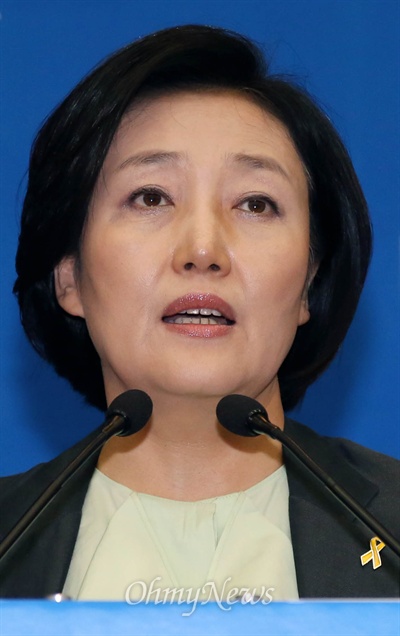 박영선 새정치민주연합 당 대표 직무대행이 4일 국회에서 열린 의원총회에서 인사말을 하고 있다.