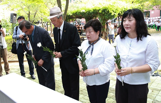  한국원폭피해자협회 합천지부, 한국원폭2세환우회, 합천원폭피해자복지회관은 6일 합천 원폭피해자복지회관 위령각에서 "69주기 한국인 원폭 희생자 추모제"를 열었다.