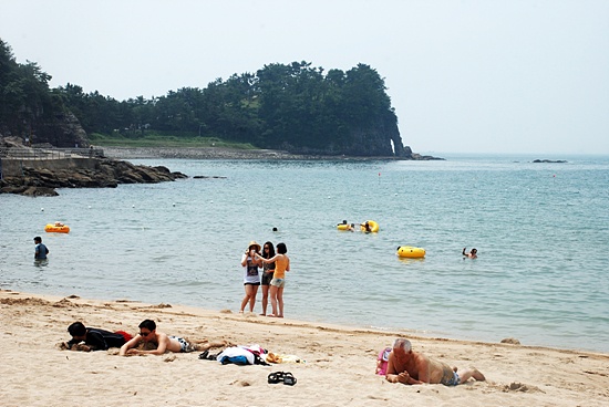 경남 사천 향촌동에 있는 남일대해수욕장.