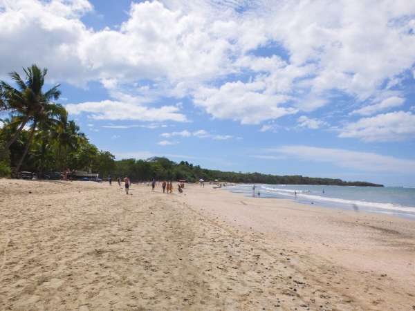걸어서는 끝에 닿을 수 없을 만큼 넓은 해변과 야자수, 백사장이 정글로 대표되는 카리브해와 선명한 차이를 보여준다.