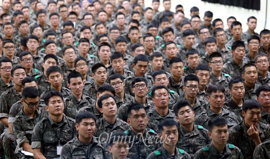 사진은 지난 8월 8일 육군 30기계화보병사단 장병들이 특별인권교육을 받는 모습. 