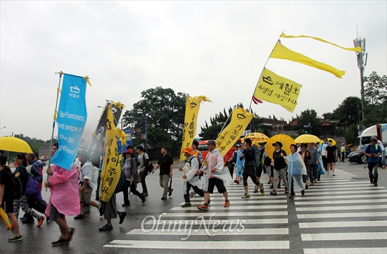  세월호 도보순례단이 14일 오전 대전월드컵경기장에 도착, 900km의 대장정을 마쳤다. 