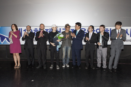  제10회 제천국제음악영화제 국제경쟁부문 시상식에 참석한 수상자들.