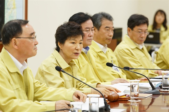 박근혜 대통령이 19일 청와대에서 열린 을지국무회의를 주재하고 있다. 