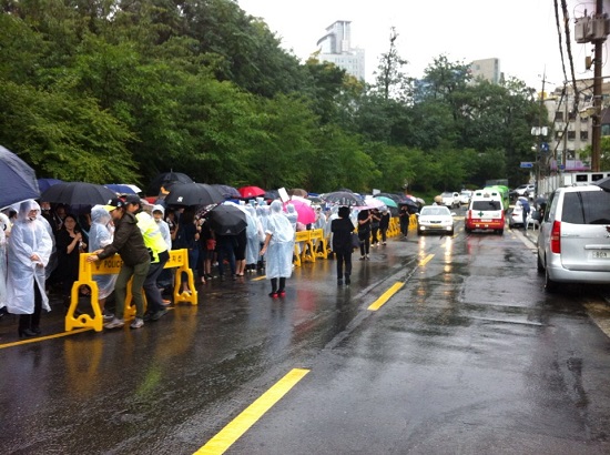 21일 서울시 자사고 24개교 학부모 600여명이 "자사고 폐지를 위한 재평가는 철회돼야한다"라며 성명서를 발표하기위해 교육청 앞으로 모이고 있다.