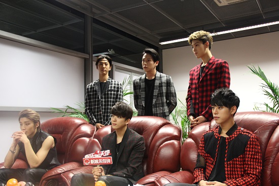  지난 16일의 공연 전 BAP의 멤버들이 취재진의 인터뷰에 응하고 있다.