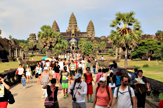 매년 해외관광객 400여 만명이 찾는 캄보디아의 세계적인 문화유적 앙코르와트의 모습