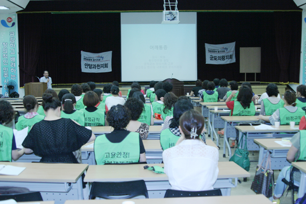 조합원 교육을 위해 마련된 자리에서 건강강좌를 하고 있는 박호 한의사