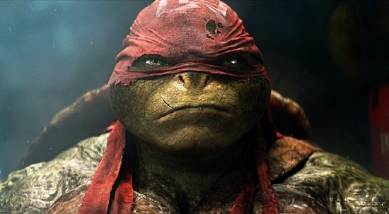 닌자터틀 영화의 실질적 주인공인 라파엘(앨런 리치슨). 거칠지만 감성적인 거북이를 연기했다.