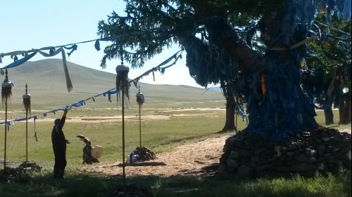 몽골 곳곳에서 샤머니즘의 전통과 흔적을 마주할 수 있다.