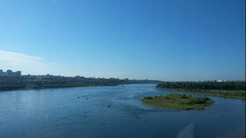 이르쿠츠크 시내 전경.  도시를 관통하는 강이 바로 앙가라강이다.
