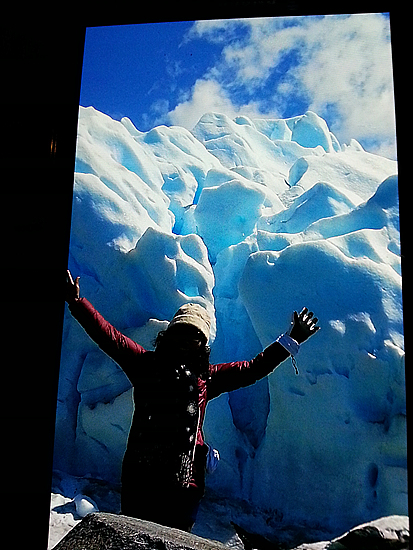아르헨티나 파타고니아에 있는 빙하 앞에선 변주옥씨 