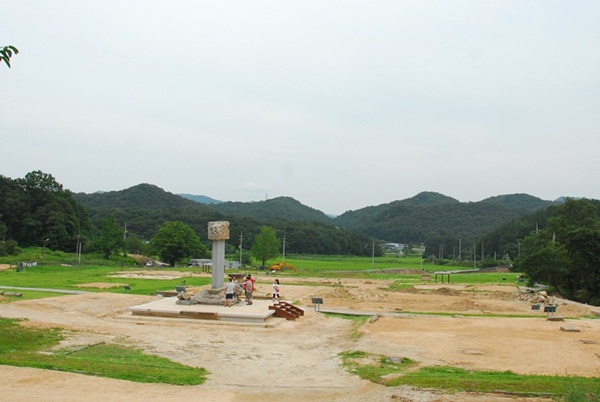 고달사지 사적인 여주시 북내면 상교리에 있는 고달사지. 일요일을 맞이해 관람객들이 찾아들었다